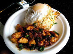 Basil Leaf Chicken/Beef with Fried Rice/Steam Rice