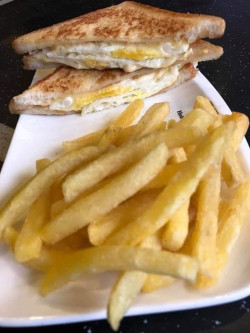Hobnob Fried Egg Grill Sandwich